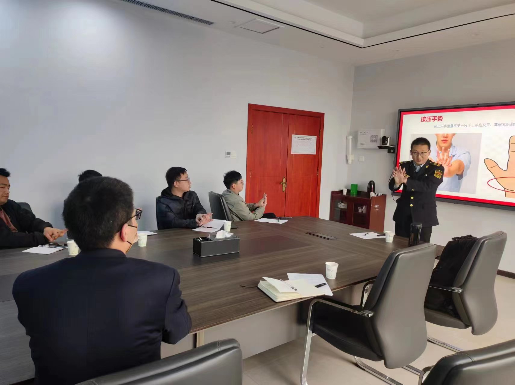 紧急救援按压公益讲座